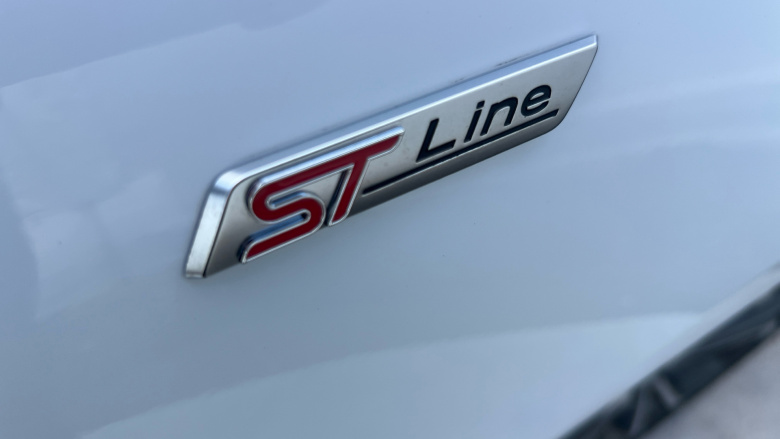 Ford Focus 1.0 EcoBoost Hybrid mHEV 155 ST-Line X Ed 5dr Auto Petrol Hatchback